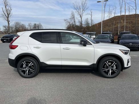 New 2026 Volvo XC40 B4 Core w/ Climate Package image 29