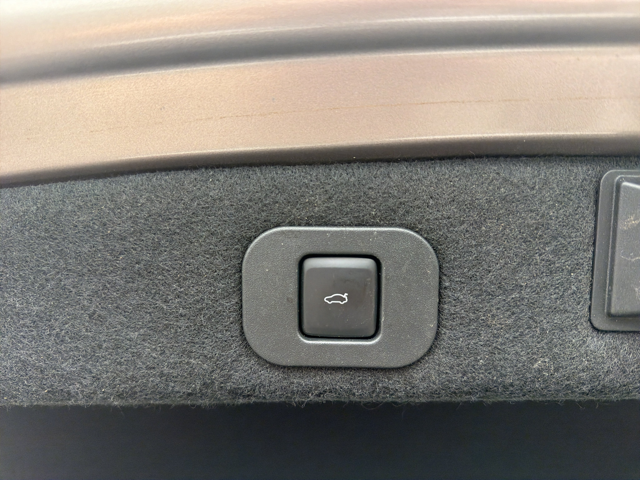 Used 2018 Lincoln Continental Select w/ Continental Climate Package FWD image 38