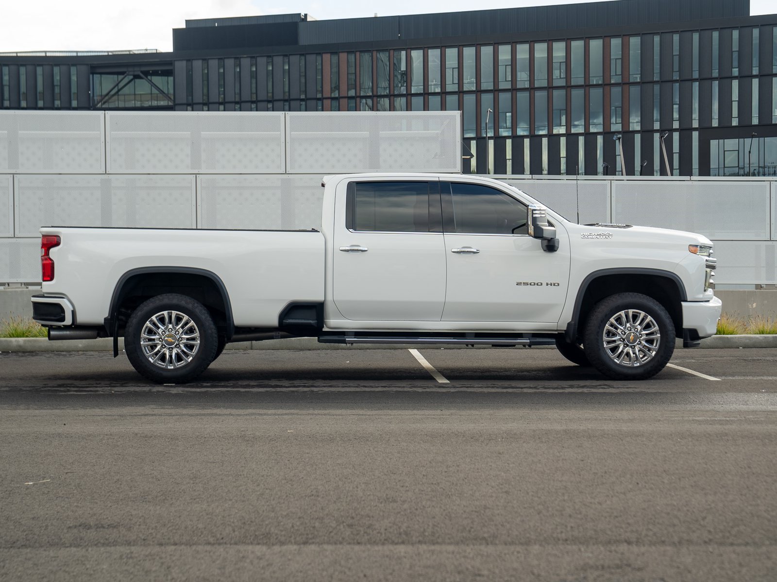 Used 2023 Chevrolet Silverado 2500 High Country AWD/4WD image 6