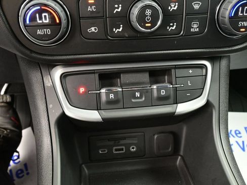 Used 2022 GMC Terrain SLE w/ Driver Convenience Package AWD/4WD image 33