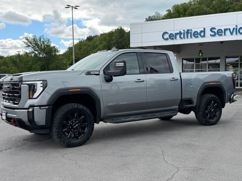 Used 2024 GMC Sierra 2500 AT4 w/ AT4 Preferred Package AWD/4WD image 4