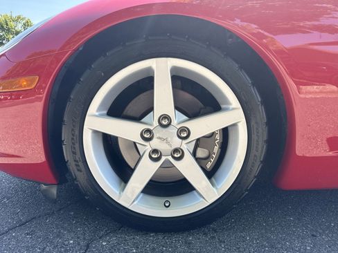 Used 2005 Chevrolet Corvette Coupe w/ Preferred Equipment Group RWD image 12
