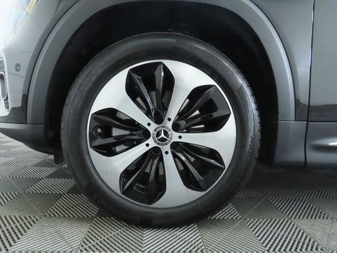 Certified 2025 Mercedes-Benz GLB 250 image 30