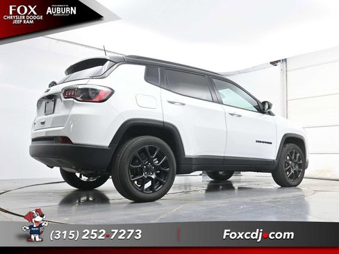 Used 2023 Jeep Compass Latitude w/ Sun and Sound Group AWD/4WD image 22