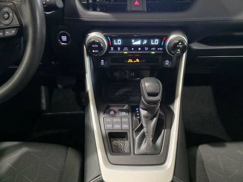 Used 2025 Toyota RAV4 XLE AWD/4WD image 20