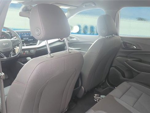 Used 2024 Chevrolet Trax RS w/ Driver Confidence Package image 17