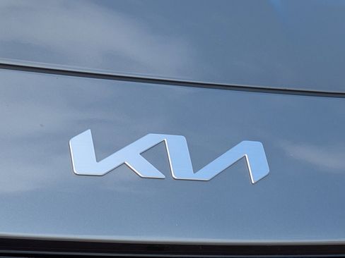 Certified 2024 Kia Niro EX Touring image 14