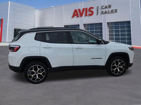 Used 2025 Jeep Compass Limited image 7