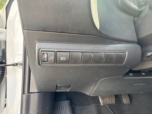 Used 2023 Toyota Corolla SE w/ SE Premium Package FWD image 26