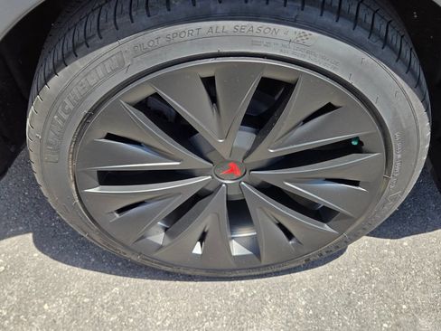 Used 2022 Tesla Model Y Long Range AWD/4WD image 10