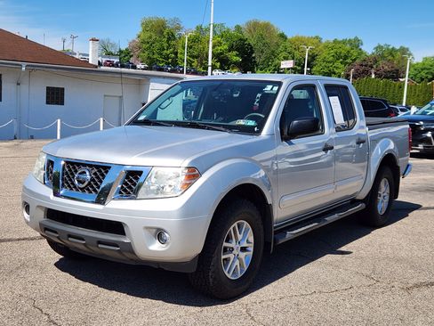 Used 2016 Nissan Frontier SV w/ SV Value Truck Package AWD/4WD image 2