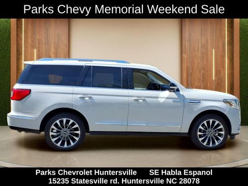Used 2021 Lincoln Navigator Reserve w/ Luxury Package AWD/4WD image 37