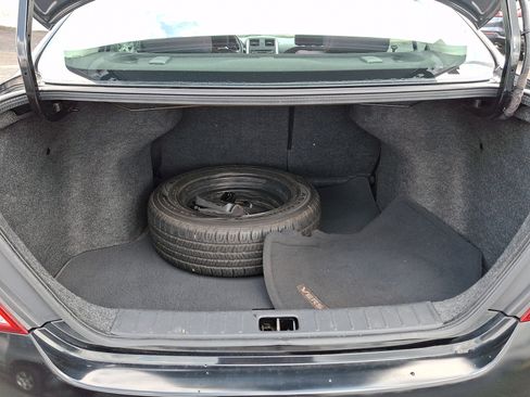 Used 2014 Nissan Versa SV FWD image 29