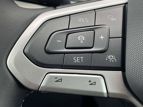 New 2026 Volkswagen Taos SE FWD image 21