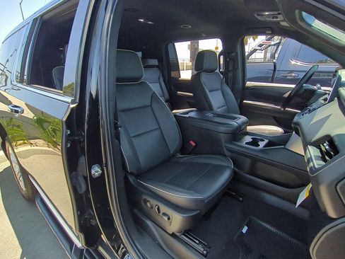 Used 2024 GMC Yukon XL SLT RWD image 28