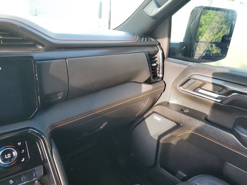 Used 2024 GMC Sierra 2500 AT4 w/ AT4 Premium Plus Package AWD/4WD image 26