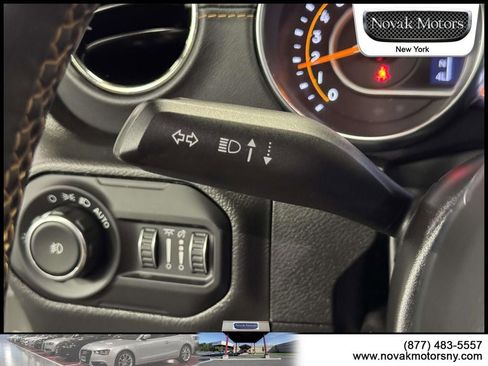 Used 2022 Jeep Wrangler Unlimited Sahara AWD/4WD image 17