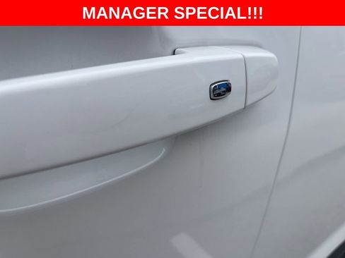 Used 2023 GMC Acadia SLE w/ Driver Convenience Package FWD image 12