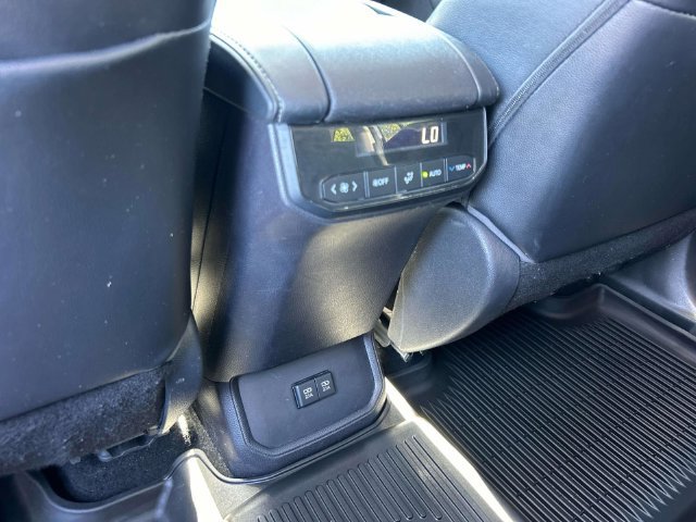 Used 2021 Toyota Highlander XLE FWD image 18