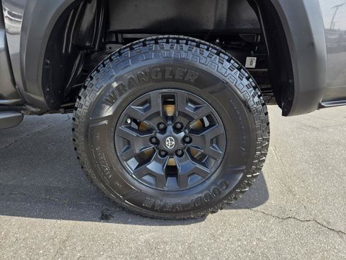 Used 2019 Toyota Tacoma TRD Off-Road w/ Technology Package RWD image 34