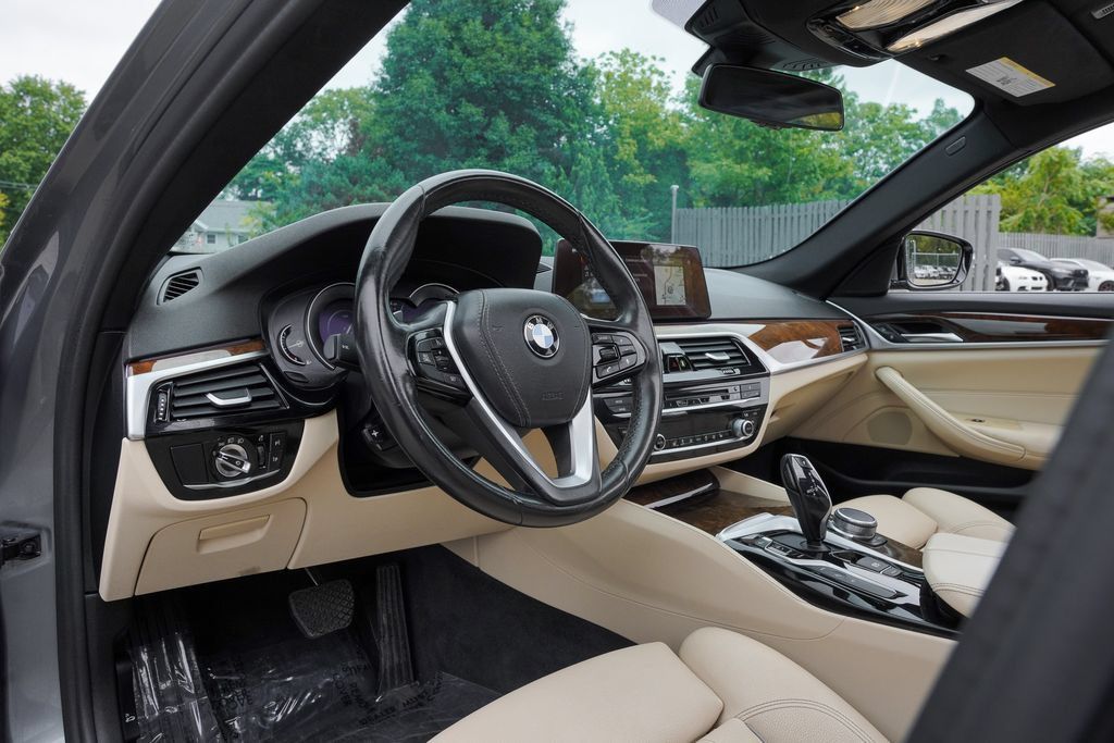 Used 2019 BMW 530e RWD image 12