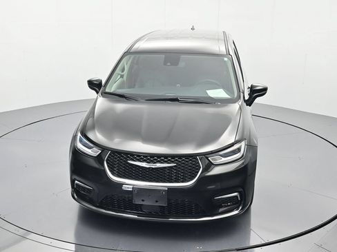 Used 2023 Chrysler Pacifica Touring-L FWD image 29