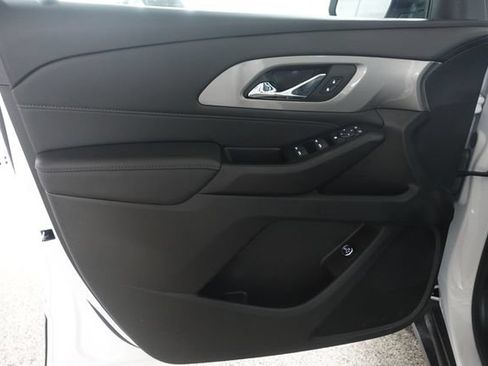 Used 2023 Chevrolet Traverse LT FWD image 9