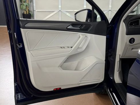 Used 2023 Volkswagen Tiguan SE w/ Panoramic Sunroof Package AWD/4WD image 16