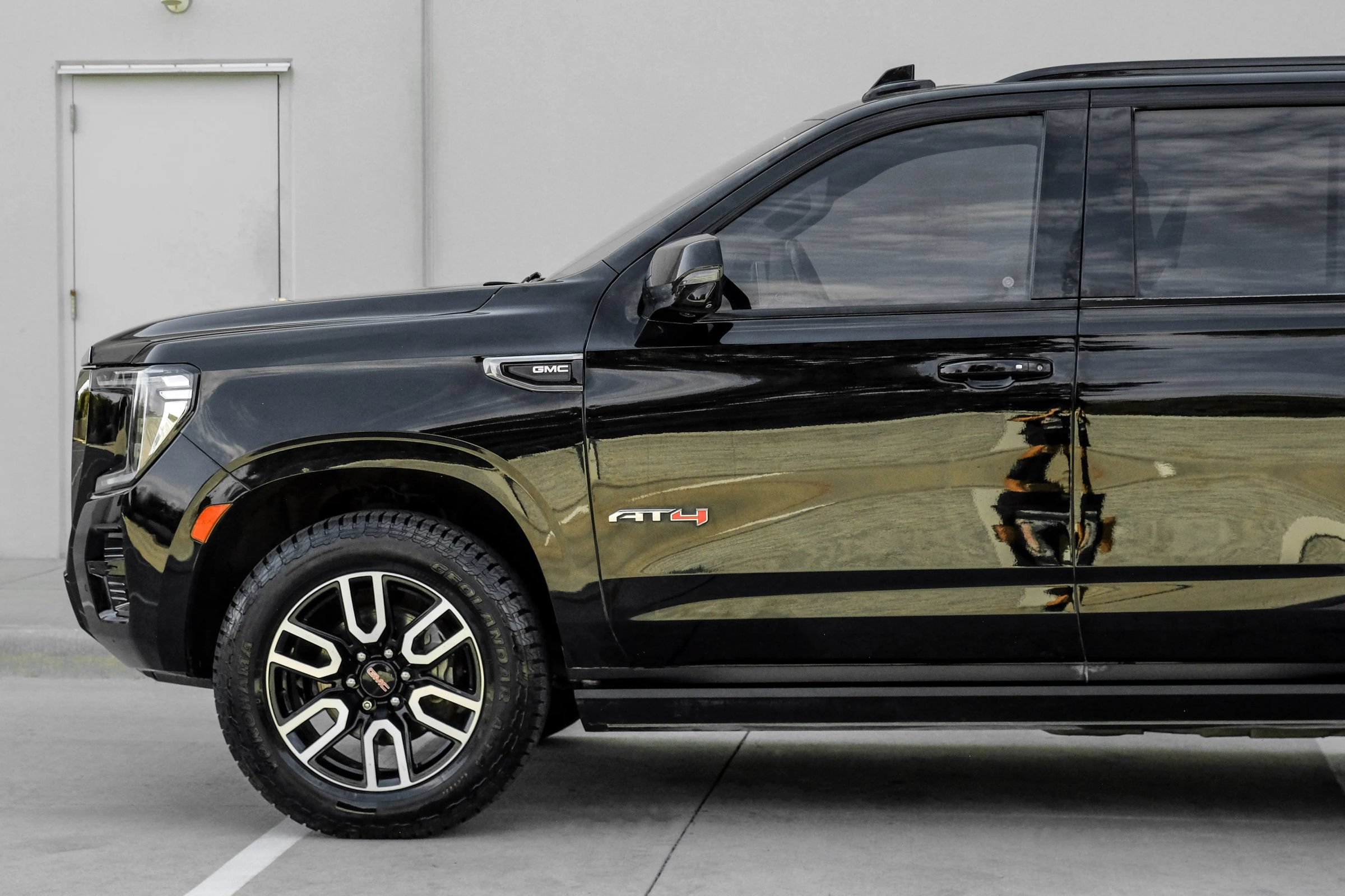 Used 2021 GMC Yukon AT4 w/ AT4 Premium Plus Package AWD/4WD image 18