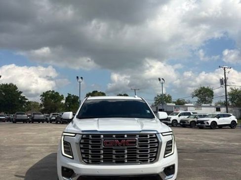 Used 2025 GMC Yukon Denali image 3