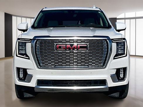 Used 2021 GMC Yukon XL Denali w/ Denali Ultimate Package image 3