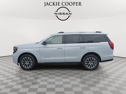 Used 2025 Ford Expedition Platinum AWD/4WD image 8