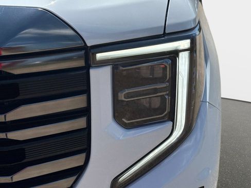 Used 2023 GMC Sierra 1500 AT4 w/ AT4 Premium Package AWD/4WD image 9