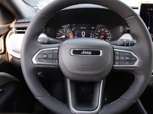 Used 2025 Jeep Compass Limited AWD/4WD image 10