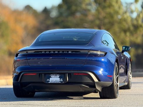 Used 2022 Porsche Taycan image 6