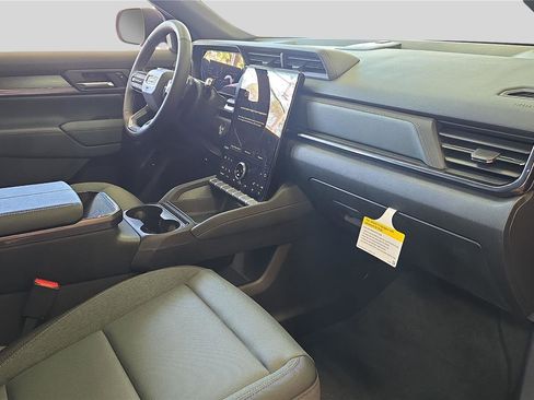 Used 2026 GMC Terrain AT4 w/ Technology Package II AWD/4WD image 9