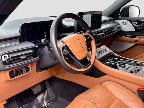 Used 2025 Lincoln Aviator Black Label w/ Jet Appearance Package image 9