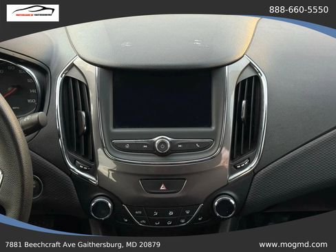 Used 2019 Chevrolet Cruze LT w/ Convenience Package FWD image 30