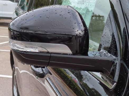 New 2025 Lincoln Navigator L Reserve AWD/4WD image 12