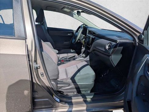 Used 2018 Toyota Corolla LE FWD image 17
