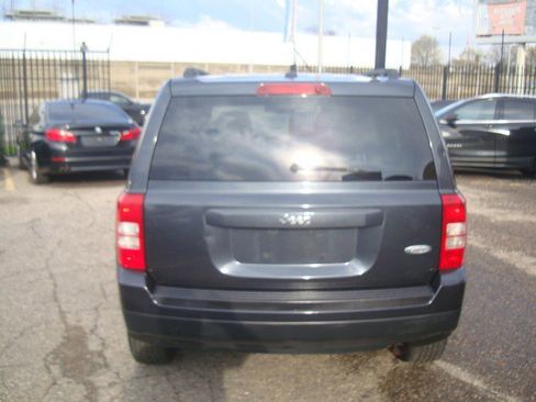 Used 2014 Jeep Patriot Latitude FWD image 4