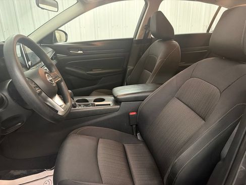 Used 2025 Nissan Altima 2.5 SV FWD image 13