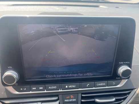 Used 2024 Nissan Altima 2.5 SV FWD image 19
