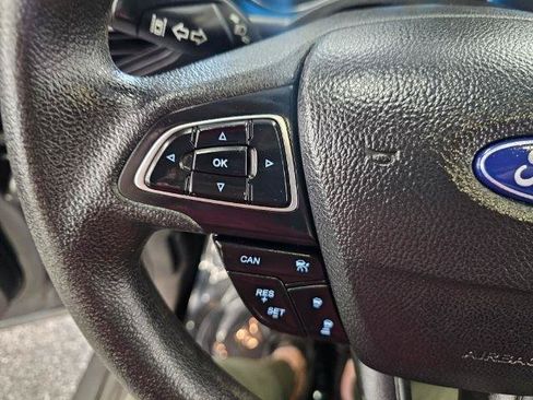 Used 2018 Ford Escape SE w/ Ford Safe & Smart Package FWD image 16