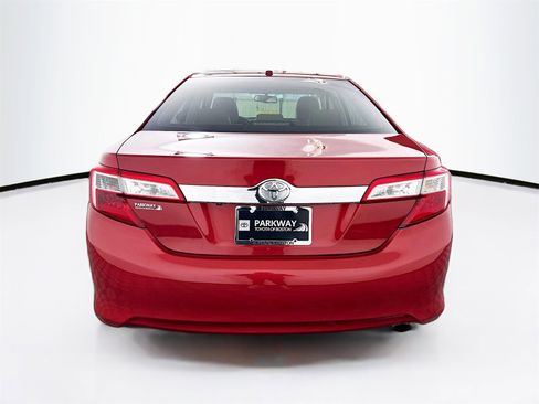Used 2013 Toyota Camry XLE image 18