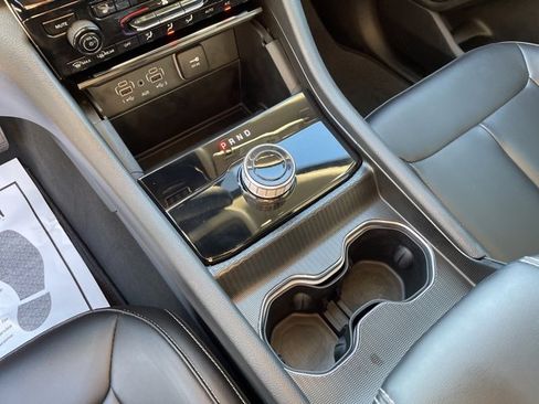 Used 2024 Jeep Grand Cherokee Limited w/ Black Appearance Package image 19