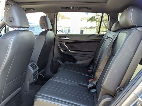 Used 2022 Volkswagen Tiguan SE R-Line image 15