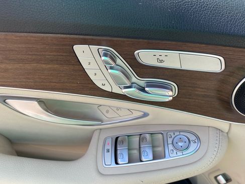 Used 2019 Mercedes-Benz C 300 4MATIC Sedan image 19