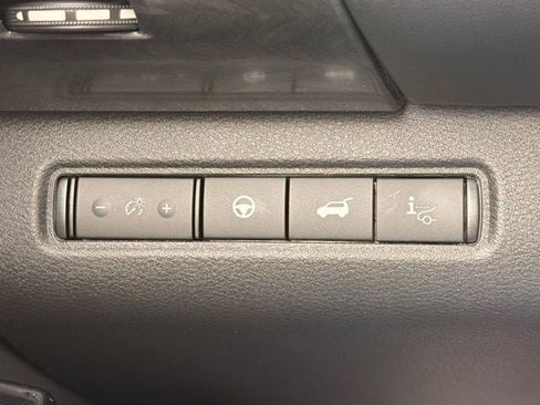 New 2026 Nissan Pathfinder Platinum image 32