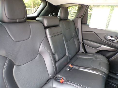 Used 2019 Jeep Cherokee Limited AWD/4WD image 18